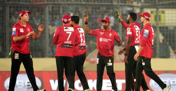 বরিশালের সামনে মাত্র ৭৩ রানে অলআউট ঢাকা