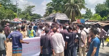 ভ্যান চালক মঞ্জু হত্যার বিচার দাবিতে ঢাকা-বরিশাল মহাসড়ক অবরোধ