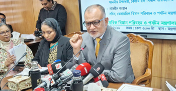 প্লেনের টিকিটের দাম আরও কমা উচিত: বিমান উপদেষ্টা