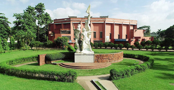 সহপাঠীদের গোপন ছবি তুলে ‘সিনিয়র ভাই’কে পাঠান বাকৃবি ছাত্রী