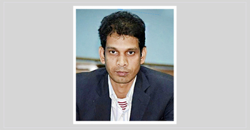 রাতে মেয়েদের মেসেজ দেন—‘প্লিজ, একটু কথা বলো না’