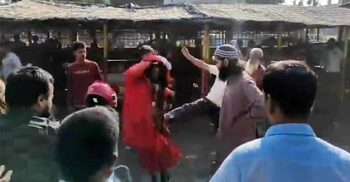 ঠাকুরগাঁওয়ে আদালত প্রাঙ্গণে বাউলদের ওপর হামলা