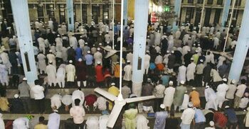 শবে কদরে বায়তুল মোকাররমে মুসল্লিদের ঢল