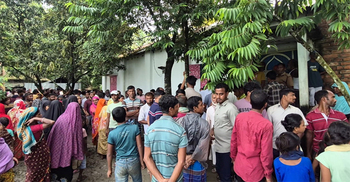 বাড়িতে ঢুকে প্রবাসীর স্ত্রী-ছেলেকে হত্যা, সোনা-টাকা লুট