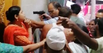 নারীর মাথায় ডিবি পুলিশের পিস্তল তাক, আদালতে মামলা