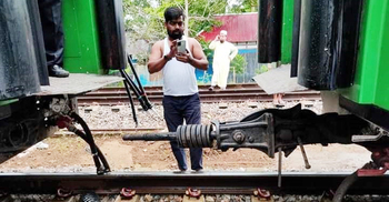 ২ বগি বিচ্ছিন্ন, দেড় ঘণ্টা পর ছেড়ে গেলো সুবর্ণ এক্সপ্রেস