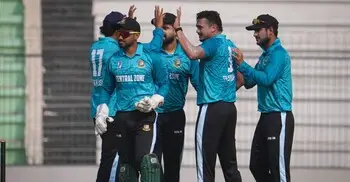 আম্পায়ারিং বিতর্ক, রনির ফিফটি, সেন্ট্রাল জোনের জয়