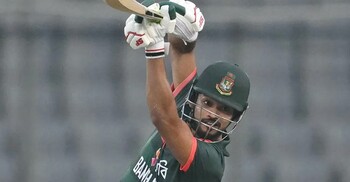 রান তাড়ার শুরুতেই ব্যাটিং বিপর্যয়ে বাংলাদেশ