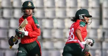 রুদ্ধশ্বাস টি-টোয়েন্টিতে ৩ রানে হেরে হোয়াইটওয়াশ বাংলাদেশ