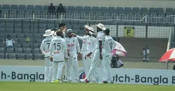 তাসকিন-মিরাজে ১৭ রানে ৩ উইকেট হারালো পাকিস্তান