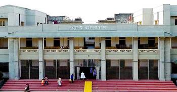 নার্সিং কলেজ হোস্টেলে ফ্যানে ঝুলছিল ছাত্রী