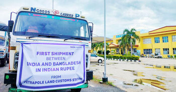 রুপিতে লেনদেন: বেনাপোল দিয়ে প্রথম চালানে এলো ৩৬ পিকআপ