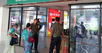 ভ্রমণ কর বৃদ্ধি-হয়রানি, ভারতের যাত্রী কমছে বেনাপোল বন্দরে