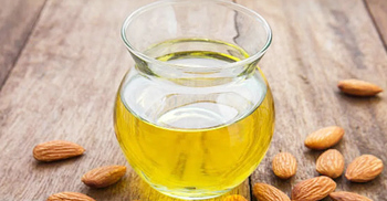 সব মৌসুমে ত্বকের বন্ধু আমন্ড অয়েল