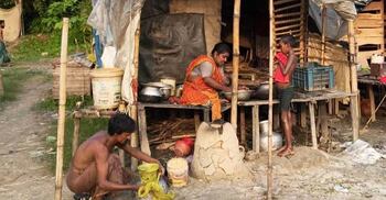 মৌলিক সুবিধাও জোটে না বেদেপল্লির ৩০০ বাসিন্দার ভাগ্যে