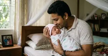 সন্তান জন্মের আগে শুধু মা নয়, বদলায় হবু বাবাও