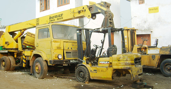 অচল ক্রেন-ফর্কলিফটে পণ্যজটের কবলে বেনাপোল স্থলবন্দর