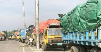 বেনাপোলে আমদানি-রফতানি শুরু হলেও কমেনি ভোগান্তি