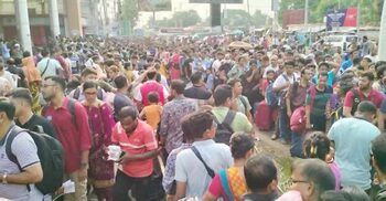 ভারত ভ্রমণে বেনাপোলে যাত্রীচাপ, ইমিগ্রেশনে চরম ভোগান্তি