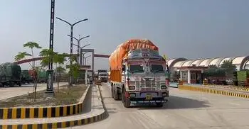 বেনাপোলে-পেট্রাপোল স্থলবন্দর দিয়ে মঙ্গলবার আমদানি-রপ্তানি বন্ধ