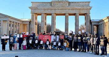 হাদি হত্যার বিচারের দাবিতে বার্লিনে মানববন্ধন