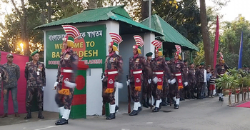 আখাউড়া সীমান্তে বিজিবি-বিএসএফের ‘রিট্রিট সেরিমনি’