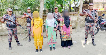তেঁতুলিয়া সীমান্তে তিন রোহিঙ্গা তরুণী আটক