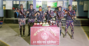 কুষ্টিয়া সীমান্তে বিজিবির অভিযান, অবৈধ ঔষধ-ভারতীয় পণ্য উদ্ধার