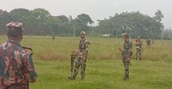তিনবিঘা করিডোর সীমান্তে বাঁশের খুঁটি স্থাপনের চেষ্টা বিএসএফের