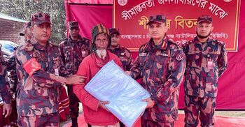 চাঁপাইনবাবগঞ্জে শীতার্তদের পাশে দাঁড়ালো বিজিবি