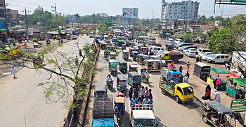 ময়মনসিংহে বাড়তি ভাড়া আদায়, ক্ষুব্ধ যাত্রীরা