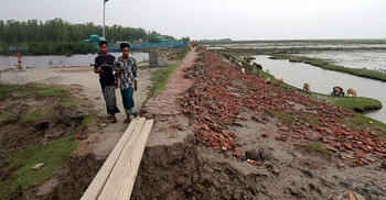 ইউনিয়নের একমাত্র সড়কটিও ভেঙে গেছে এক মাস আগে