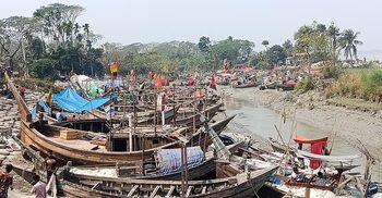 সাত দিনেও জেলেদের ভাগ্যে জোটেনি ভিজিএফের চাল