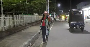 পায়ে হেঁটে ৩১ জেলা ঘুরে সাদিয়া সুলতানা এখন ভোলায়