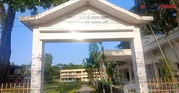 বেশিরভাগ সময় গেটে ঝোলে তালা, আসে না পাঠক