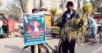 তারেক রহমানের হাতে ধানের শীষ তুলে দিতে সাইকেলে ঢাকার পথে আব্বাস