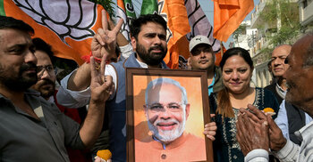 বিহারে বিজেপি জোটের ভূমিধস জয়