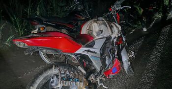 মোটরসাইকেল থেকে সড়কে পড়া দুই আরোহীকে চাপা দিয়ে মারলো গাড়ি