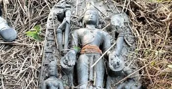 ফরিদপুরে ১২৫ কেজি ওজনের কষ্টি পাথরের মূর্তি উদ্ধার