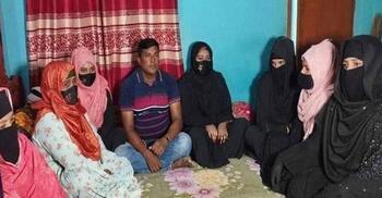 সাত স্ত্রীর সুখের সংসার, দুজনকে তালাক দিতে বাধ্য করলেন সমাজপতিরা