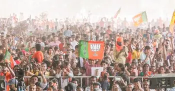 পশ্চিমবঙ্গে বিজেপি ১৬৫ আসনে এগিয়ে, তৃণমূল ১১৭