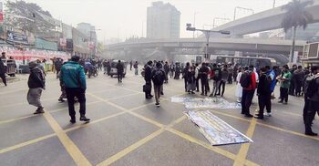 সহপাঠী হত্যার বিচার দাবিতে তেজগাঁও কলেজ শিক্ষার্থীদের সড়ক অবরোধ