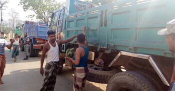 থানচিতে সড়ক নির্মাণে ব্যবহৃত ট্রাকে সন্ত্রাসীদের গুলি