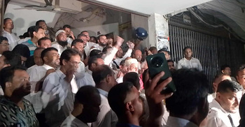 খায়রুল হকের ফাঁসির দাবিতে বিএনপিপন্থি আইনজীবীদের বিক্ষোভ