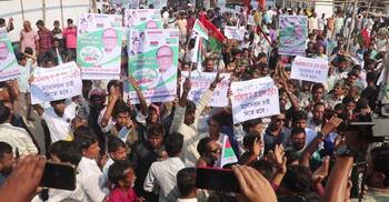 বিএনপির প্রার্থী পরিবর্তনের দাবিতে সড়ক অবরোধ-বিক্ষোভ