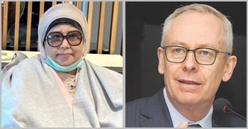 এভারকেয়ারে যুক্তরাজ্যের চিকিৎসক রিচার্ড বিল, দেখছেন কাগজপত্র