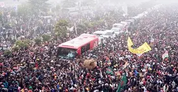 অভ্যর্থনা জানাতে আসা দেশবাসীর প্রতি তারেক রহমানের কৃতজ্ঞতা প্রকাশ