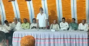 আমাদেরটা স্বরাষ্ট্রমন্ত্রী, কথা না শুনলে গাট্টি বাঁধতে হবে