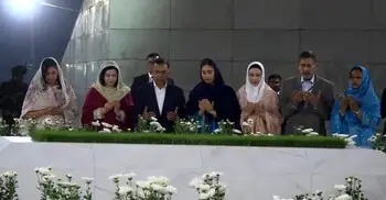 সপরিবারে মা-বাবার কবর জিয়ারত করলেন প্রধানমন্ত্রী তারেক রহমান