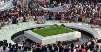 জিয়াউর রহমান ও খালেদা জিয়ার কবরে বিএনপি নেতাকর্মীদের শ্রদ্ধা